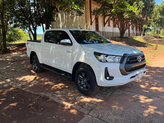TOYOTA HILUX 2.8 D-4D TURBO DIESEL CD SR 4X4 AUTOMÁTICO